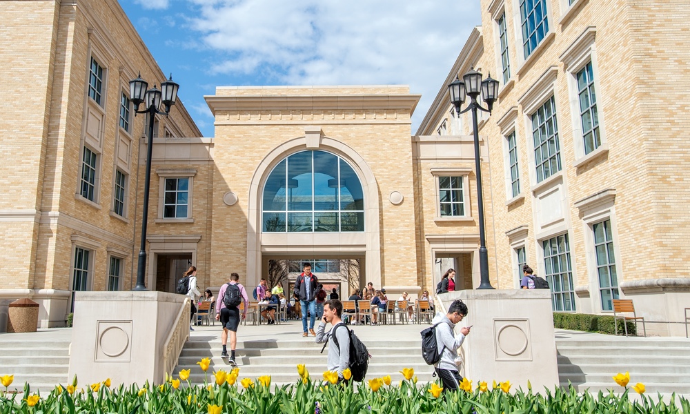 students on campus outside of Rees-Jones